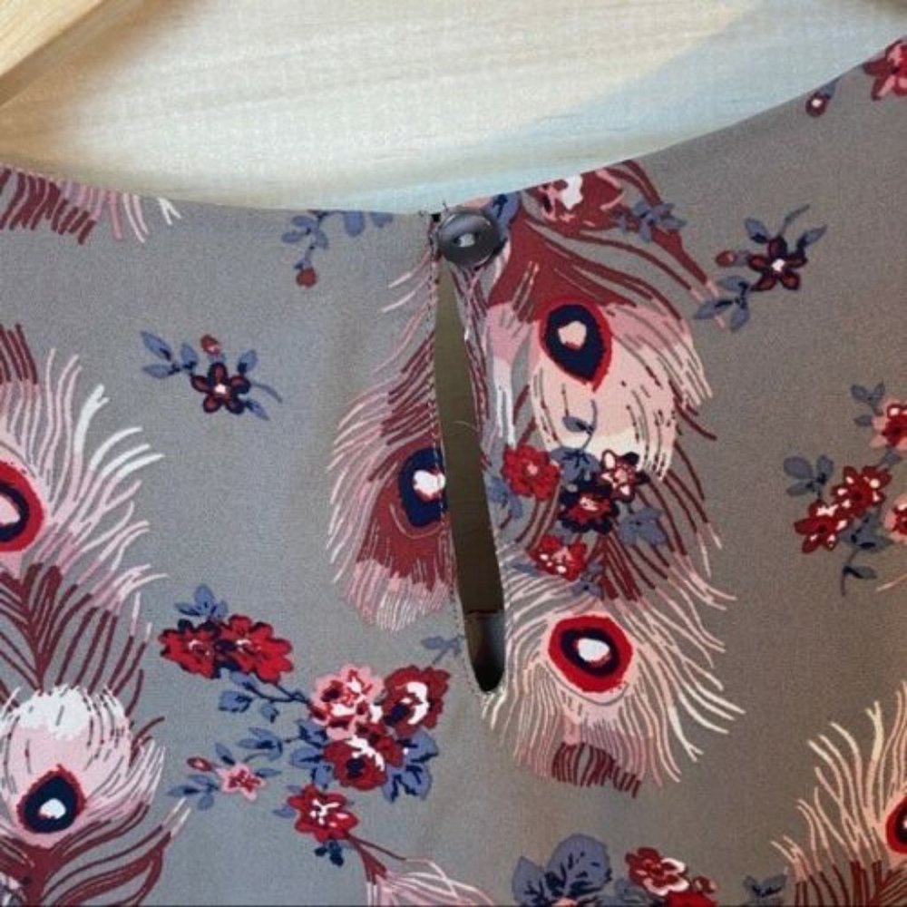 Loft Ruffle Layered Pink/Gray/Red Peacock Feather - Picture 2 of 4